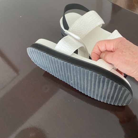 Sandals - Picture 3 of 3